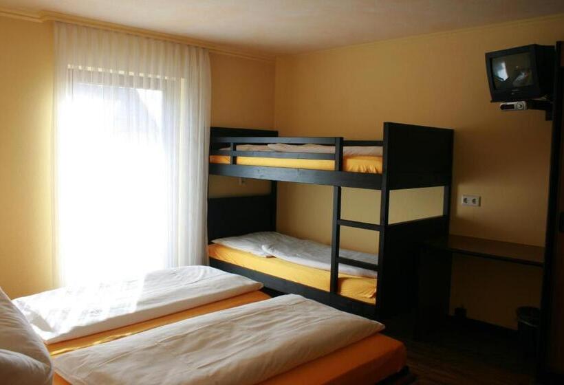 スタンダード5人部屋, Rebstock