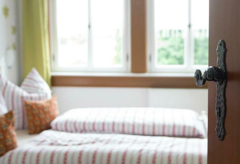 غرفة قياسية, Villa Rossek