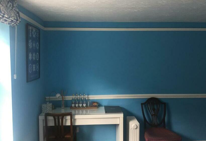 Номер Стандарт, Circles Guest House