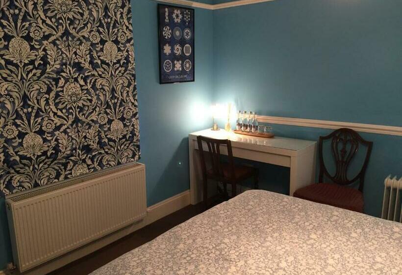 Номер Стандарт, Circles Guest House