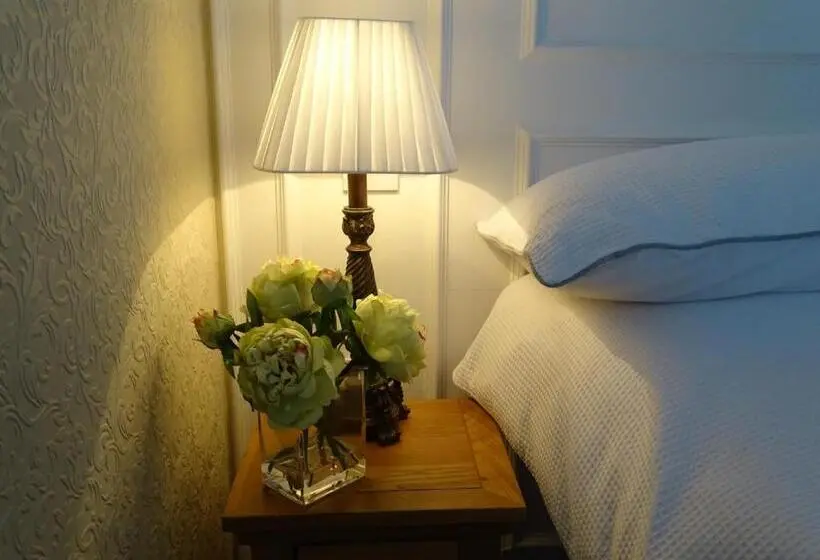 Deluxe-huone Puutarhanäkymä, Lillian May Bnb