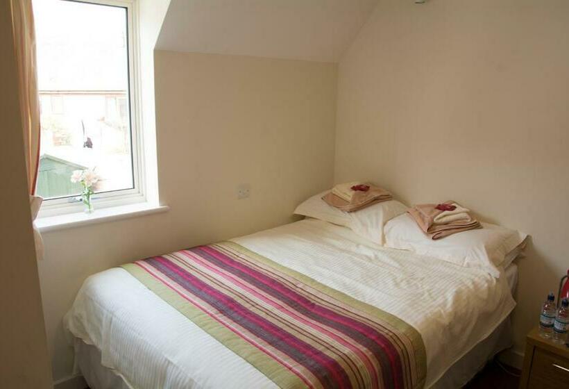 חדר משפחתי, Ludlow Mascall Centre