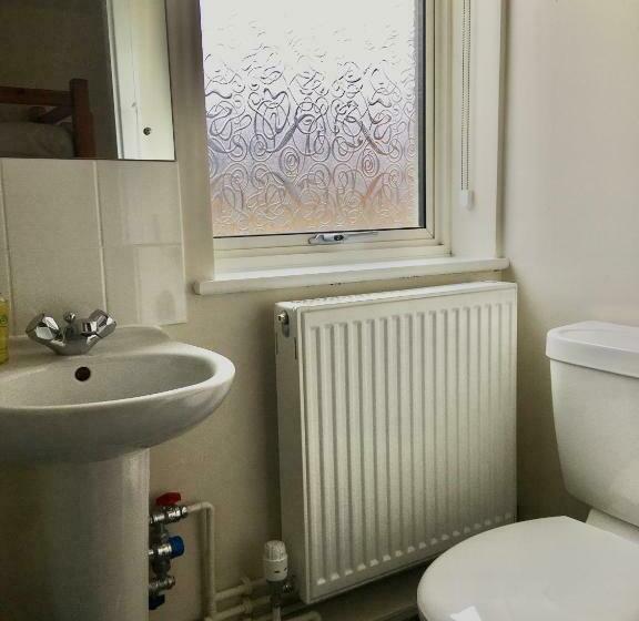 חדר משפחתי, Ludlow Mascall Centre