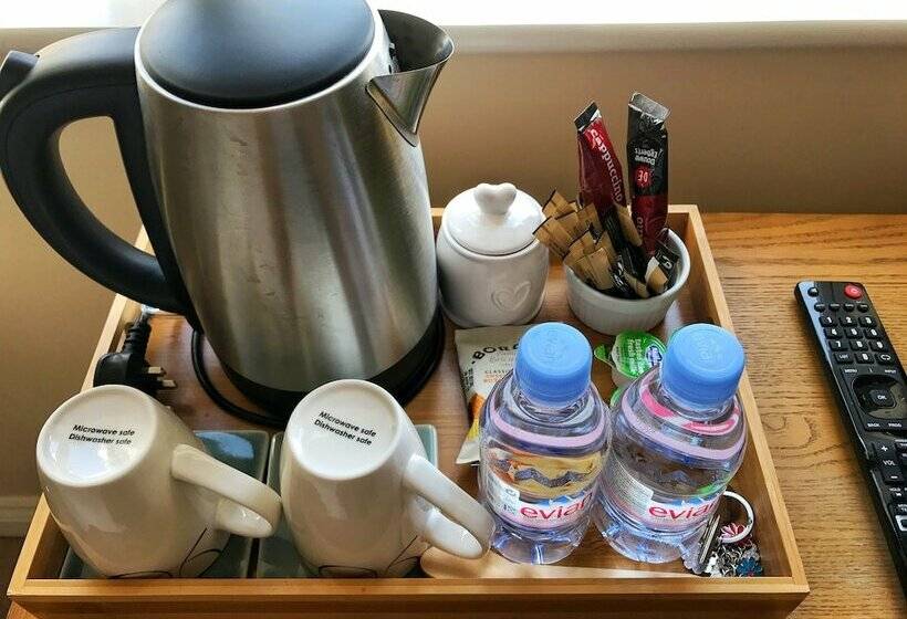 غرفة قياسية, Moon House