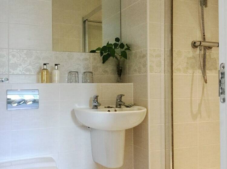 غرفة قياسية, Moon House