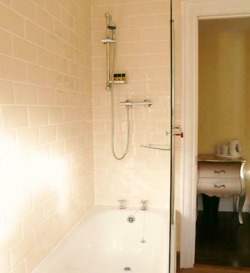 اتاق لوکس, Number 8 The Townhouse