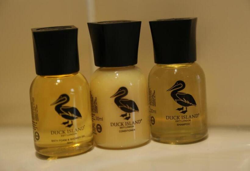 اتاق استاندارد, Number 8 The Townhouse