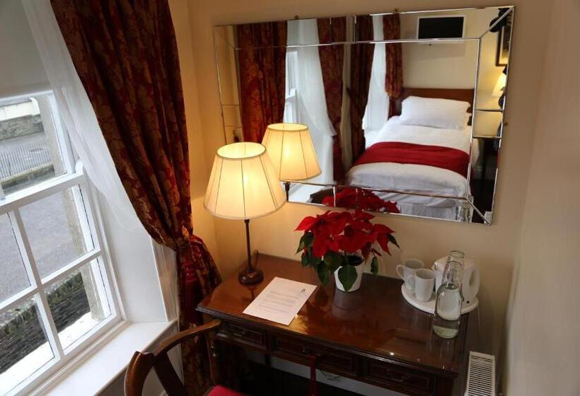 اتاق استاندارد, Number 8 The Townhouse