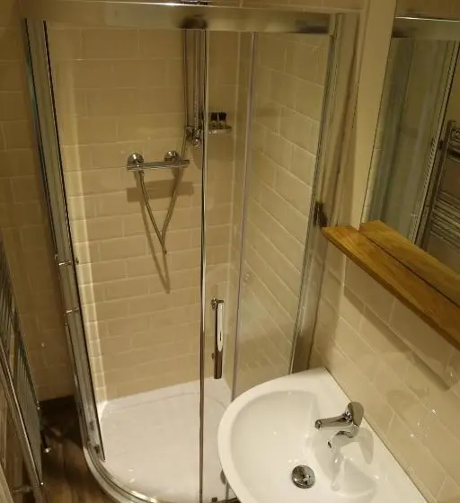 اتاق استاندارد, Number 8 The Townhouse