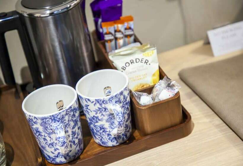 标准间, The Bell Alderminster