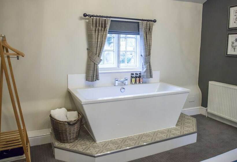 标准间, The Bell Alderminster