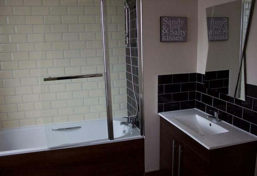 디럭스 룸, The Clyffe