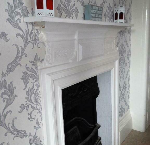 חדר סטנדרט, The Corner House