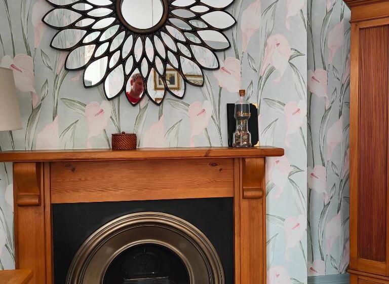 חדר דחוקס עם מיטת קינג, The Corner House