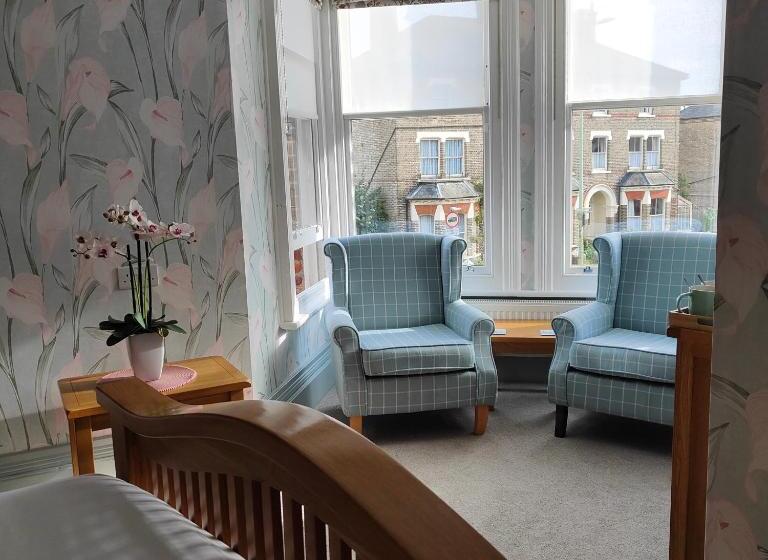 חדר דחוקס עם מיטת קינג, The Corner House