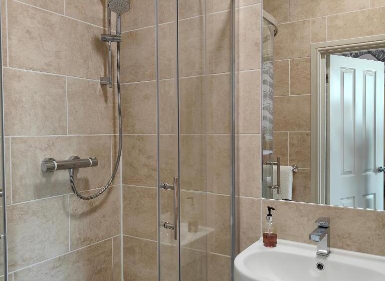 חדר דחוקס עם מיטת קינג, The Corner House