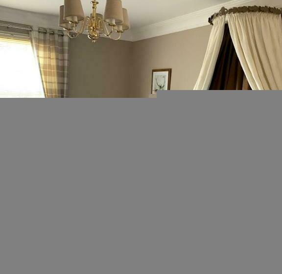 豪华房间, The Elm Tree