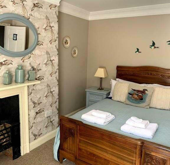 豪华房间, The Elm Tree