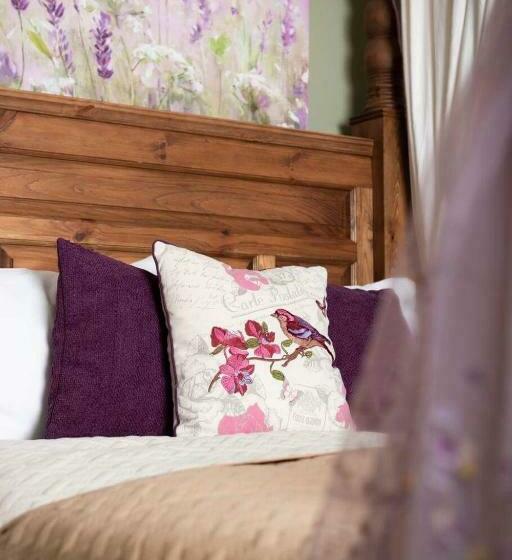 带大床的高级房间, The Elm Tree