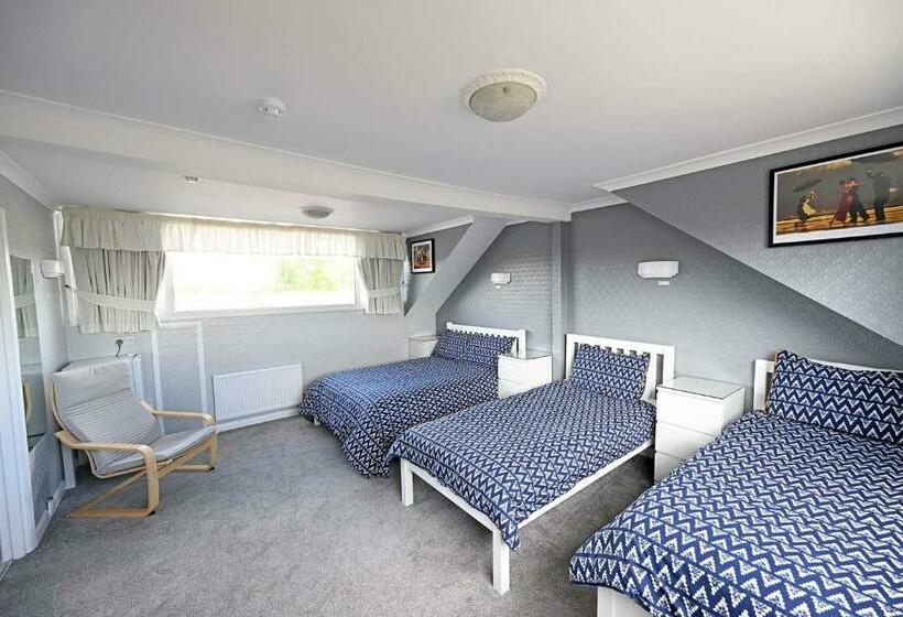 家庭间, The Hathaways