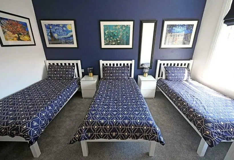 Comfort Kolmen Hengen Huone, The Hathaways