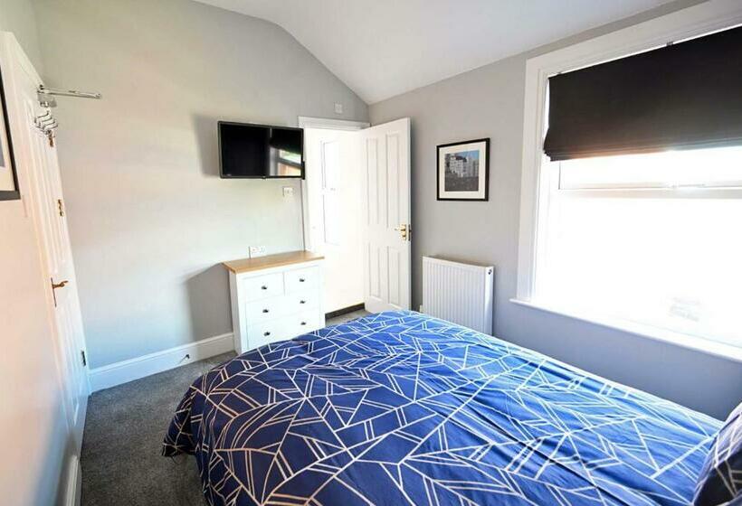 基本间, The Hathaways