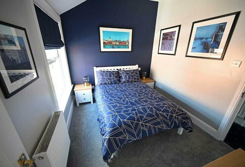 基本间, The Hathaways