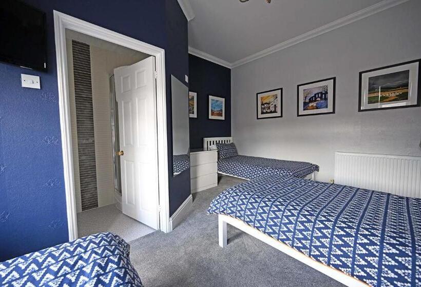 家庭间, The Hathaways