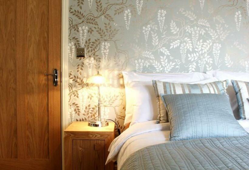 חדר דלוקס, The Six Bells