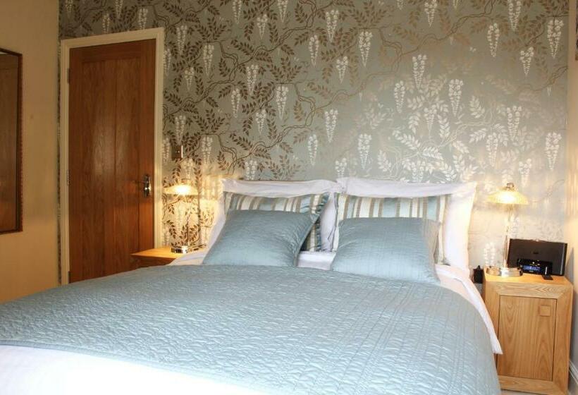 חדר דלוקס, The Six Bells