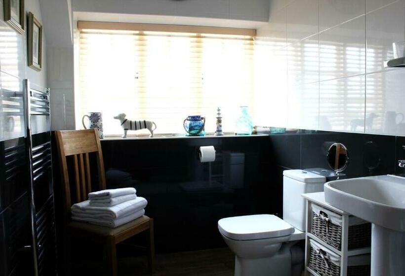 חדר דלוקס, The Six Bells