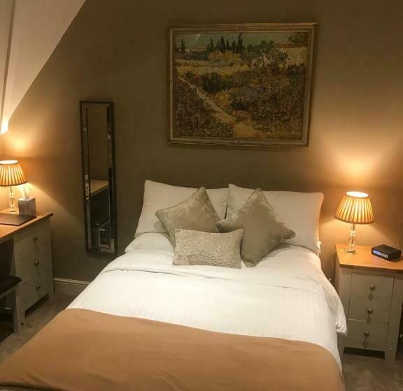 חדר דלוקס, The Six Bells