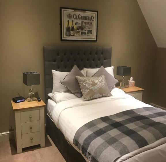 חדר דלוקס, The Six Bells