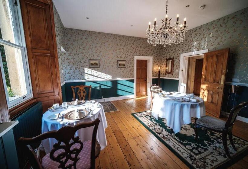 スイート, West Layton Manor