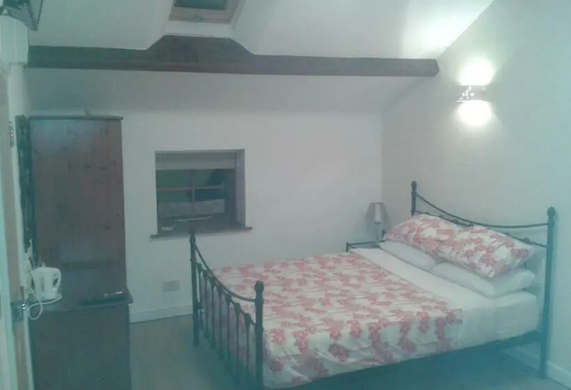 Perhehuone, Brook Barn B&b