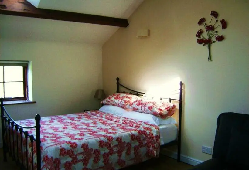 Perhehuone, Brook Barn B&b