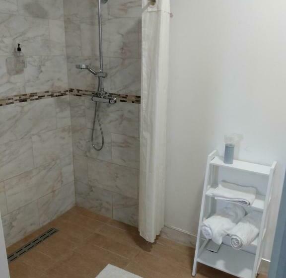 标准间, Brook Barn B&b