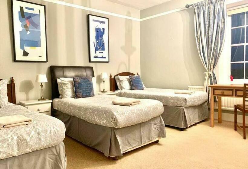 三人经典房间, Colthrop Manor B&b