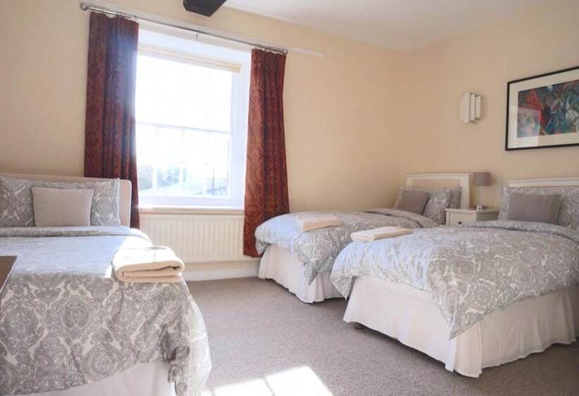 三人经典房间, Colthrop Manor B&b