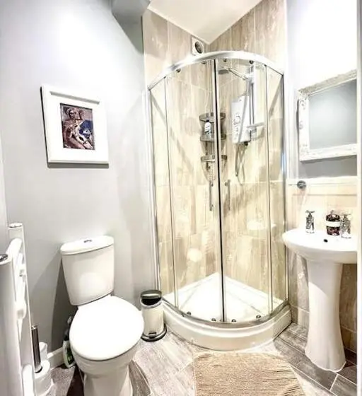 Deluxe Kolmen Hengen Huone, Colthrop Manor B&b