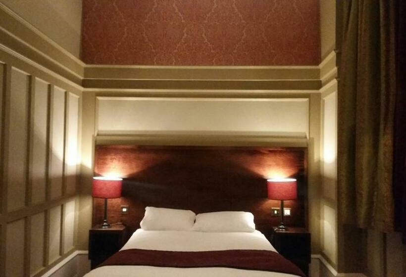 家庭间, The Briar Rose Wetherspoon