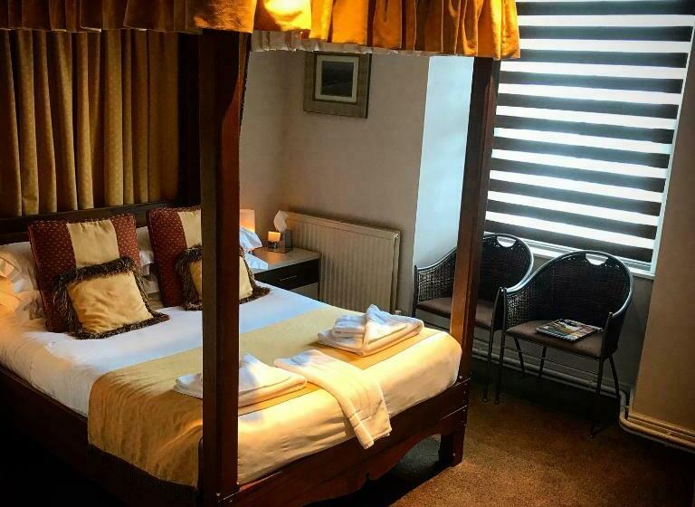 스탠다드 룸, The Racehorses