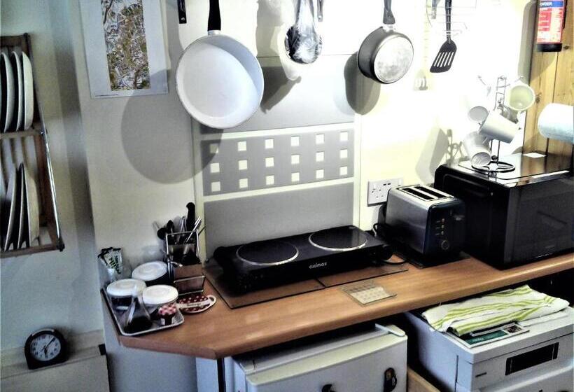 Апартаменты 1 Спальня, Mike & Carolyn Ball B&b