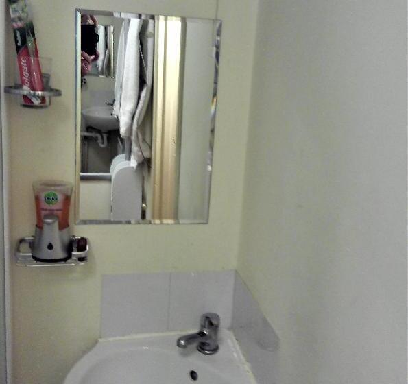 Апартаменты 1 Спальня, Mike & Carolyn Ball B&b