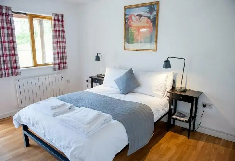 スタンダードルーム, Cowbridge Cabins