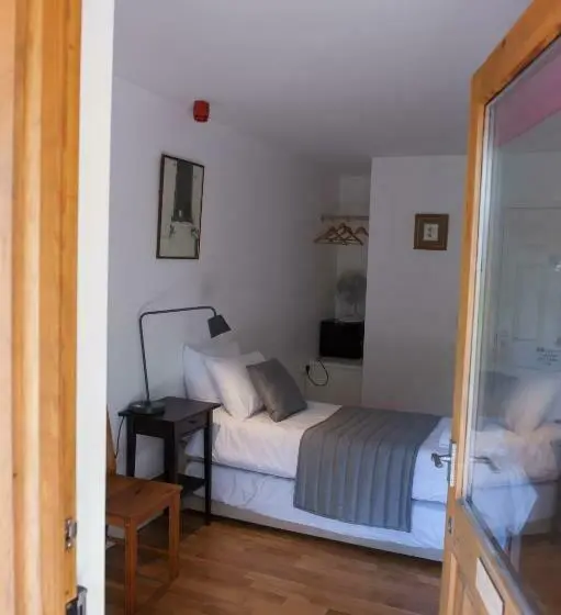 ファミリールーム, Cowbridge Cabins