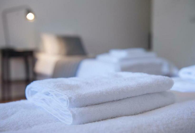 Семейный Номер, Cowbridge Cabins