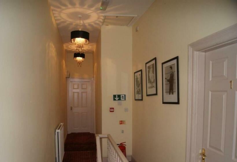 חדר קומפורט עם נוף לים, Admiral Macbride