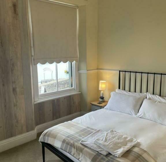 חדר קומפורט עם נוף לים, Admiral Macbride