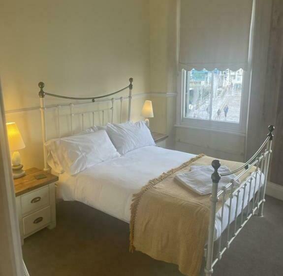 חדר קומפורט עם נוף לים, Admiral Macbride